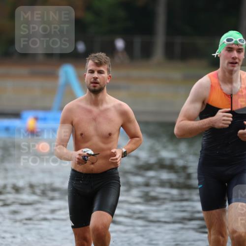 14.09.2025 - Stadtparktriathlon Michael Strokosch http://msf.ph/oto/8868839 14.09.2025 10:34:59 Schwimmen 772, 797, 806 meine-sportfotos.de