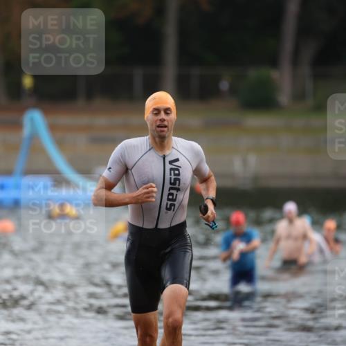 14.09.2025 - Stadtparktriathlon Michael Strokosch http://msf.ph/oto/8868851 14.09.2025 10:35:25 Schwimmen 760 meine-sportfotos.de