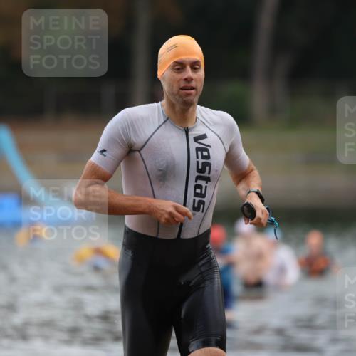 14.09.2025 - Stadtparktriathlon Michael Strokosch http://msf.ph/oto/8868861 14.09.2025 10:35:26 Schwimmen 760 meine-sportfotos.de