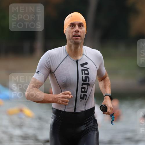 14.09.2025 - Stadtparktriathlon Michael Strokosch http://msf.ph/oto/8868864 14.09.2025 10:35:27 Schwimmen 760 meine-sportfotos.de