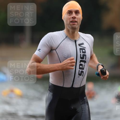14.09.2025 - Stadtparktriathlon Michael Strokosch http://msf.ph/oto/8868865 14.09.2025 10:35:27 Schwimmen 760 meine-sportfotos.de