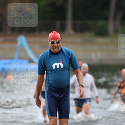 14.09.2025 - Stadtparktriathlon Michael Strokosch http://msf.ph/oto/8868870 14.09.2025 10:35:41 Schwimmen 734, 756, 775, 805, 808 meine-sportfotos.de