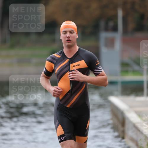 14.09.2025 - Stadtparktriathlon Michael Strokosch http://msf.ph/oto/8868892 14.09.2025 10:35:51 Schwimmen 734, 775, 805, 808 meine-sportfotos.de