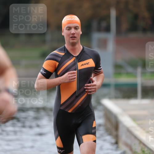 14.09.2025 - Stadtparktriathlon Michael Strokosch http://msf.ph/oto/8868894 14.09.2025 10:35:51 Schwimmen 734, 775, 805, 808 meine-sportfotos.de