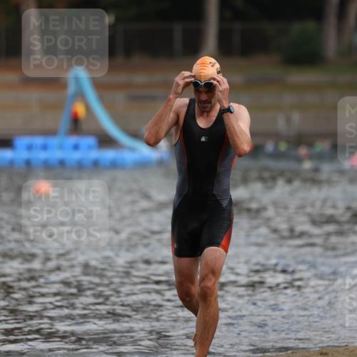 14.09.2025 - Stadtparktriathlon Michael Strokosch http://msf.ph/oto/8868913 14.09.2025 10:48:43 Schwimmen 823, 880 meine-sportfotos.de