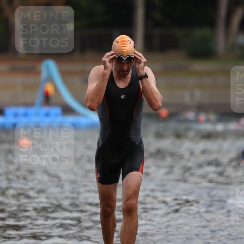 14.09.2025 - Stadtparktriathlon Michael Strokosch http://msf.ph/oto/8868916 14.09.2025 10:48:44 Schwimmen 823, 880 meine-sportfotos.de