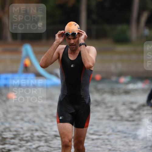 14.09.2025 - Stadtparktriathlon Michael Strokosch http://msf.ph/oto/8868918 14.09.2025 10:48:44 Schwimmen 823, 880 meine-sportfotos.de