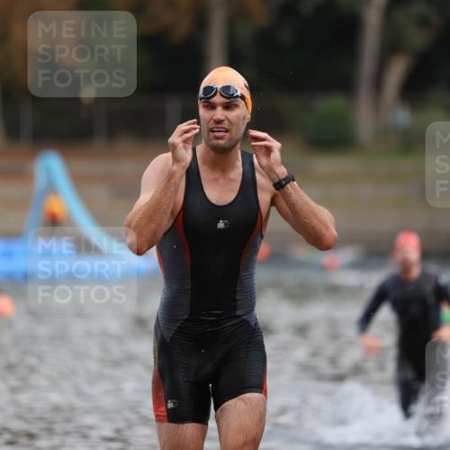 14.09.2025 - Stadtparktriathlon Michael Strokosch http://msf.ph/oto/8868919 14.09.2025 10:48:45 Schwimmen 823, 880 meine-sportfotos.de