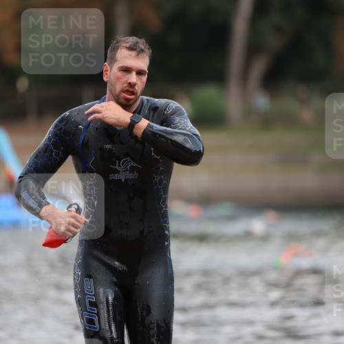 14.09.2025 - Stadtparktriathlon Michael Strokosch http://msf.ph/oto/8868938 14.09.2025 10:48:50 Schwimmen 823, 880 meine-sportfotos.de