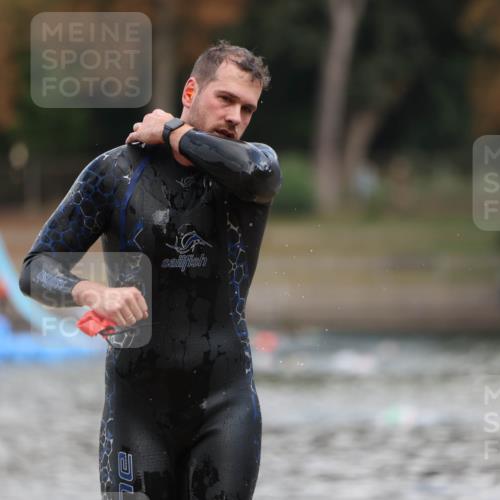 14.09.2025 - Stadtparktriathlon Michael Strokosch http://msf.ph/oto/8868940 14.09.2025 10:48:51 Schwimmen 880 meine-sportfotos.de