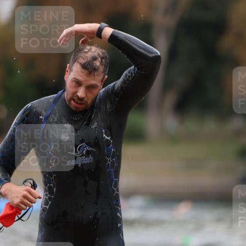 14.09.2025 - Stadtparktriathlon Michael Strokosch http://msf.ph/oto/8868942 14.09.2025 10:48:51 Schwimmen 880 meine-sportfotos.de