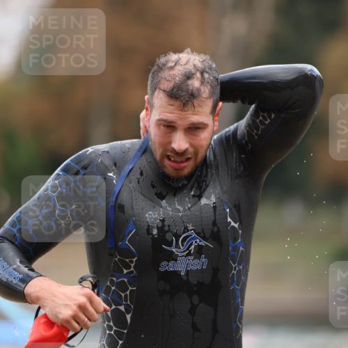14.09.2025 - Stadtparktriathlon Michael Strokosch http://msf.ph/oto/8868945 14.09.2025 10:48:52 Schwimmen 880 meine-sportfotos.de