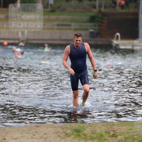 14.09.2025 - Stadtparktriathlon Michael Strokosch http://msf.ph/oto/8868948 14.09.2025 10:49:15 Schwimmen 901 meine-sportfotos.de