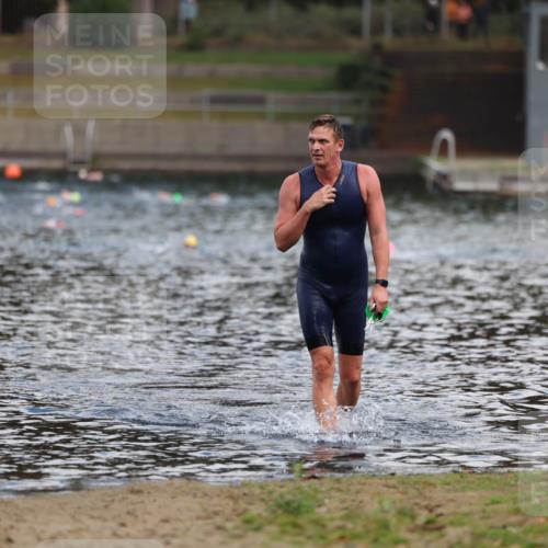 14.09.2025 - Stadtparktriathlon Michael Strokosch http://msf.ph/oto/8868950 14.09.2025 10:49:16 Schwimmen 901 meine-sportfotos.de