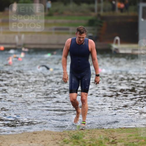 14.09.2025 - Stadtparktriathlon Michael Strokosch http://msf.ph/oto/8868953 14.09.2025 10:49:18 Schwimmen 901 meine-sportfotos.de