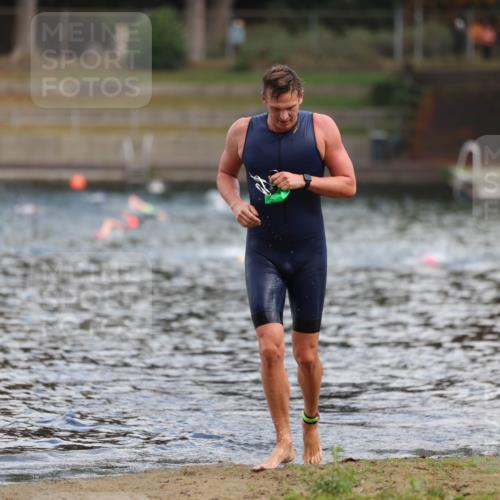 14.09.2025 - Stadtparktriathlon Michael Strokosch http://msf.ph/oto/8868957 14.09.2025 10:49:19 Schwimmen 901 meine-sportfotos.de