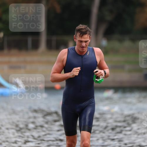 14.09.2025 - Stadtparktriathlon Michael Strokosch http://msf.ph/oto/8868967 14.09.2025 10:49:22 Schwimmen 901 meine-sportfotos.de
