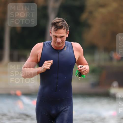 14.09.2025 - Stadtparktriathlon Michael Strokosch http://msf.ph/oto/8868973 14.09.2025 10:49:23 Schwimmen 901 meine-sportfotos.de