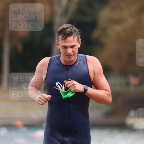14.09.2025 - Stadtparktriathlon Michael Strokosch http://msf.ph/oto/8868975 14.09.2025 10:49:24 Schwimmen 901 meine-sportfotos.de