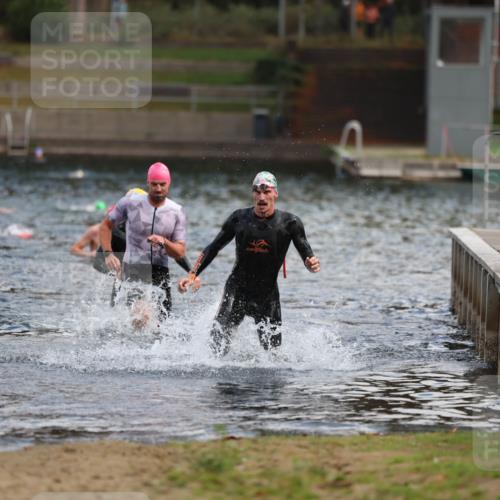 14.09.2025 - Stadtparktriathlon Michael Strokosch http://msf.ph/oto/8868980 14.09.2025 10:49:43 Schwimmen 825, 842, 865 meine-sportfotos.de
