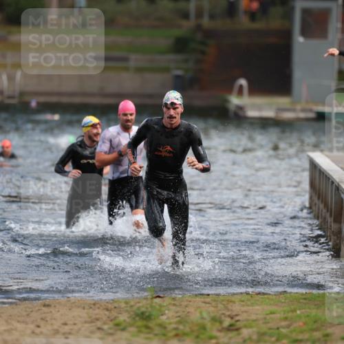 14.09.2025 - Stadtparktriathlon Michael Strokosch http://msf.ph/oto/8868984 14.09.2025 10:49:45 Schwimmen 825, 842, 865 meine-sportfotos.de
