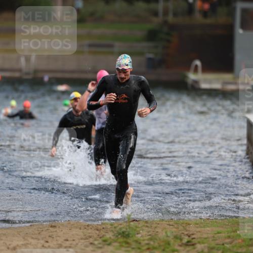 14.09.2025 - Stadtparktriathlon Michael Strokosch http://msf.ph/oto/8868988 14.09.2025 10:49:45 Schwimmen 825, 842, 865 meine-sportfotos.de