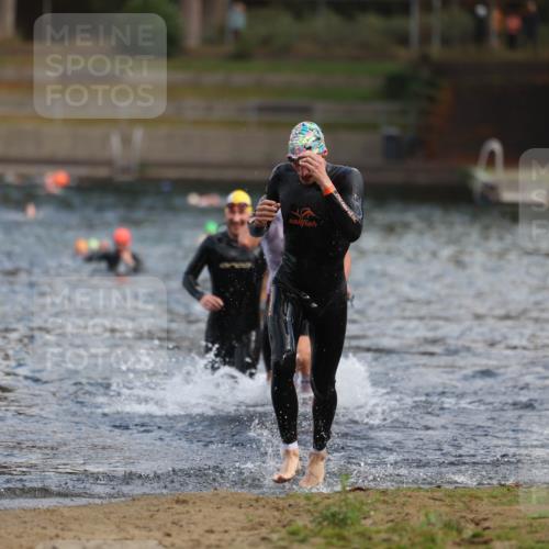 14.09.2025 - Stadtparktriathlon Michael Strokosch http://msf.ph/oto/8868989 14.09.2025 10:49:46 Schwimmen 825, 842, 865 meine-sportfotos.de