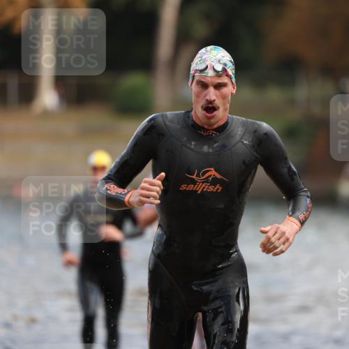 14.09.2025 - Stadtparktriathlon Michael Strokosch http://msf.ph/oto/8869003 14.09.2025 10:49:49 Schwimmen 825, 842, 865, 875 meine-sportfotos.de