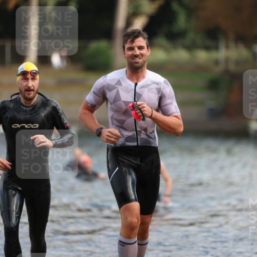 14.09.2025 - Stadtparktriathlon Michael Strokosch http://msf.ph/oto/8869010 14.09.2025 10:49:51 Schwimmen 825, 842, 865, 875 meine-sportfotos.de