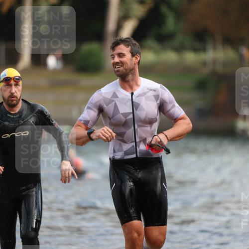 14.09.2025 - Stadtparktriathlon Michael Strokosch http://msf.ph/oto/8869012 14.09.2025 10:49:51 Schwimmen 825, 842, 865, 875 meine-sportfotos.de