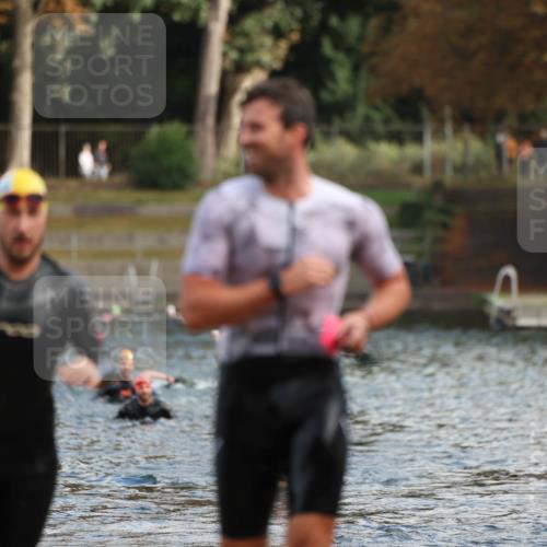 14.09.2025 - Stadtparktriathlon Michael Strokosch http://msf.ph/oto/8869013 14.09.2025 10:49:52 Schwimmen 825, 842, 865, 875 meine-sportfotos.de