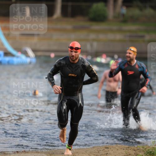 14.09.2025 - Stadtparktriathlon Michael Strokosch http://msf.ph/oto/8869054 14.09.2025 10:50:12 Schwimmen 831, 909 meine-sportfotos.de