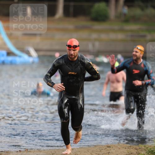 14.09.2025 - Stadtparktriathlon Michael Strokosch http://msf.ph/oto/8869056 14.09.2025 10:50:12 Schwimmen 831, 909 meine-sportfotos.de