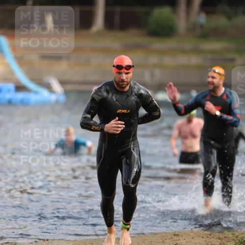 14.09.2025 - Stadtparktriathlon Michael Strokosch http://msf.ph/oto/8869057 14.09.2025 10:50:12 Schwimmen 831, 909 meine-sportfotos.de
