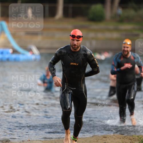 14.09.2025 - Stadtparktriathlon Michael Strokosch http://msf.ph/oto/8869059 14.09.2025 10:50:13 Schwimmen 831, 909 meine-sportfotos.de