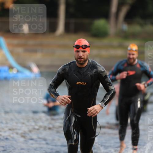14.09.2025 - Stadtparktriathlon Michael Strokosch http://msf.ph/oto/8869062 14.09.2025 10:50:14 Schwimmen 831, 909 meine-sportfotos.de