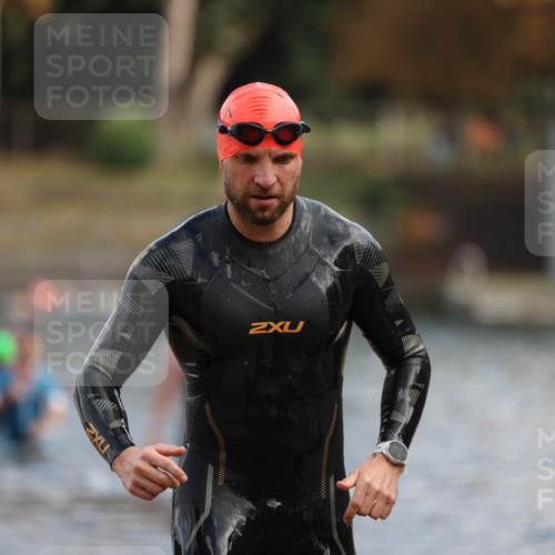 14.09.2025 - Stadtparktriathlon Michael Strokosch http://msf.ph/oto/8869066 14.09.2025 10:50:15 Schwimmen 831, 833, 909 meine-sportfotos.de