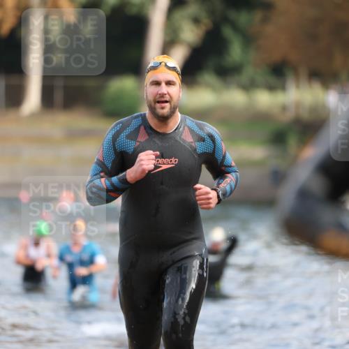 14.09.2025 - Stadtparktriathlon Michael Strokosch http://msf.ph/oto/8869070 14.09.2025 10:50:16 Schwimmen 831, 833, 909 meine-sportfotos.de