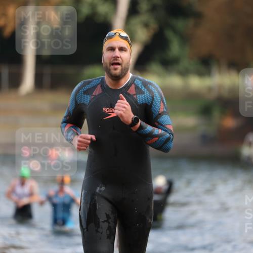 14.09.2025 - Stadtparktriathlon Michael Strokosch http://msf.ph/oto/8869071 14.09.2025 10:50:17 Schwimmen 831, 833, 909 meine-sportfotos.de