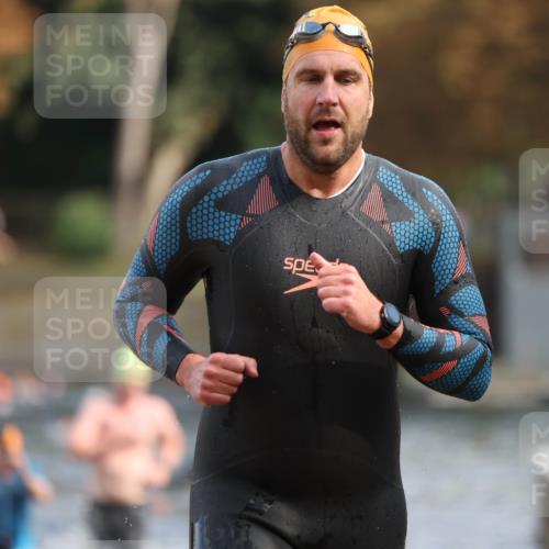 14.09.2025 - Stadtparktriathlon Michael Strokosch http://msf.ph/oto/8869077 14.09.2025 10:50:18 Schwimmen 831, 833, 909 meine-sportfotos.de