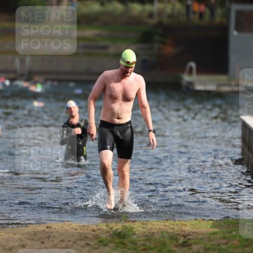 14.09.2025 - Stadtparktriathlon Michael Strokosch http://msf.ph/oto/8869079 14.09.2025 10:50:21 Schwimmen 831, 833, 851 meine-sportfotos.de
