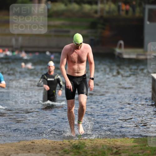 14.09.2025 - Stadtparktriathlon Michael Strokosch http://msf.ph/oto/8869081 14.09.2025 10:50:21 Schwimmen 831, 833, 851 meine-sportfotos.de