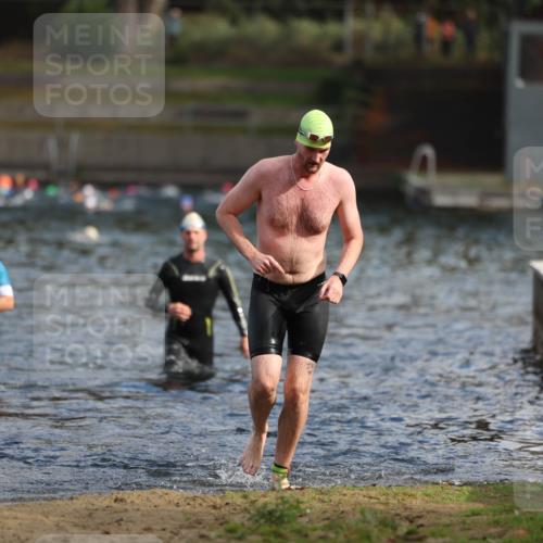 14.09.2025 - Stadtparktriathlon Michael Strokosch http://msf.ph/oto/8869082 14.09.2025 10:50:22 Schwimmen 831, 833, 847, 851 meine-sportfotos.de