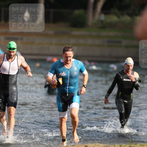 14.09.2025 - Stadtparktriathlon Michael Strokosch http://msf.ph/oto/8869101 14.09.2025 10:50:28 Schwimmen 833, 847, 850, 851 meine-sportfotos.de