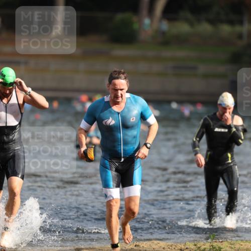 14.09.2025 - Stadtparktriathlon Michael Strokosch http://msf.ph/oto/8869102 14.09.2025 10:50:29 Schwimmen 833, 847, 850, 851 meine-sportfotos.de