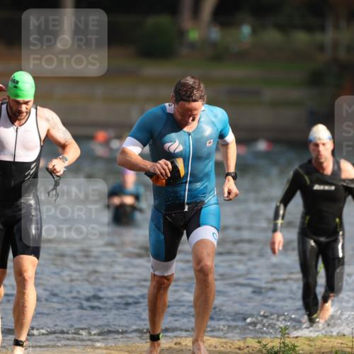 14.09.2025 - Stadtparktriathlon Michael Strokosch http://msf.ph/oto/8869105 14.09.2025 10:50:30 Schwimmen 833, 847, 850, 851 meine-sportfotos.de