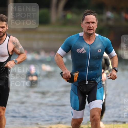 14.09.2025 - Stadtparktriathlon Michael Strokosch http://msf.ph/oto/8869114 14.09.2025 10:50:32 Schwimmen 847, 850, 851 meine-sportfotos.de