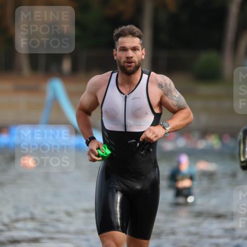 14.09.2025 - Stadtparktriathlon Michael Strokosch http://msf.ph/oto/8869116 14.09.2025 10:50:32 Schwimmen 847, 850, 851 meine-sportfotos.de