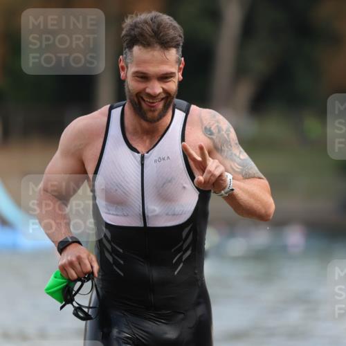 14.09.2025 - Stadtparktriathlon Michael Strokosch http://msf.ph/oto/8869124 14.09.2025 10:50:34 Schwimmen 847, 850, 851 meine-sportfotos.de
