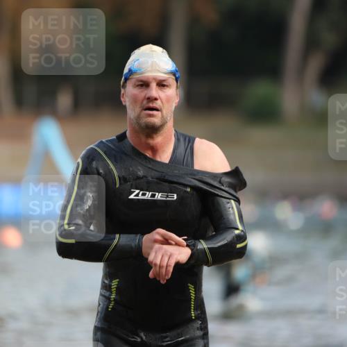 14.09.2025 - Stadtparktriathlon Michael Strokosch http://msf.ph/oto/8869129 14.09.2025 10:50:36 Schwimmen 847, 850, 851 meine-sportfotos.de